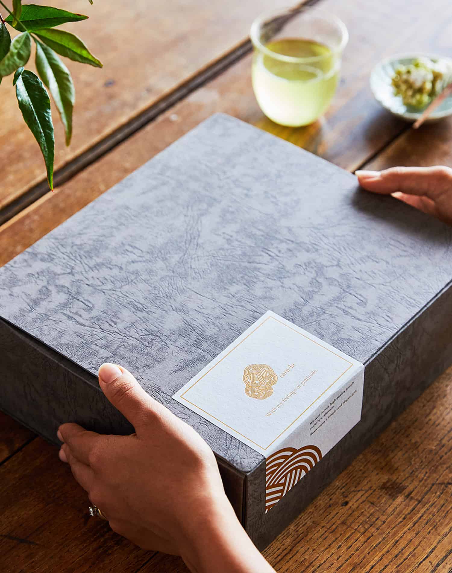 今治タオルブランドsara-la「礼シリーズ」のギフトパッケージ