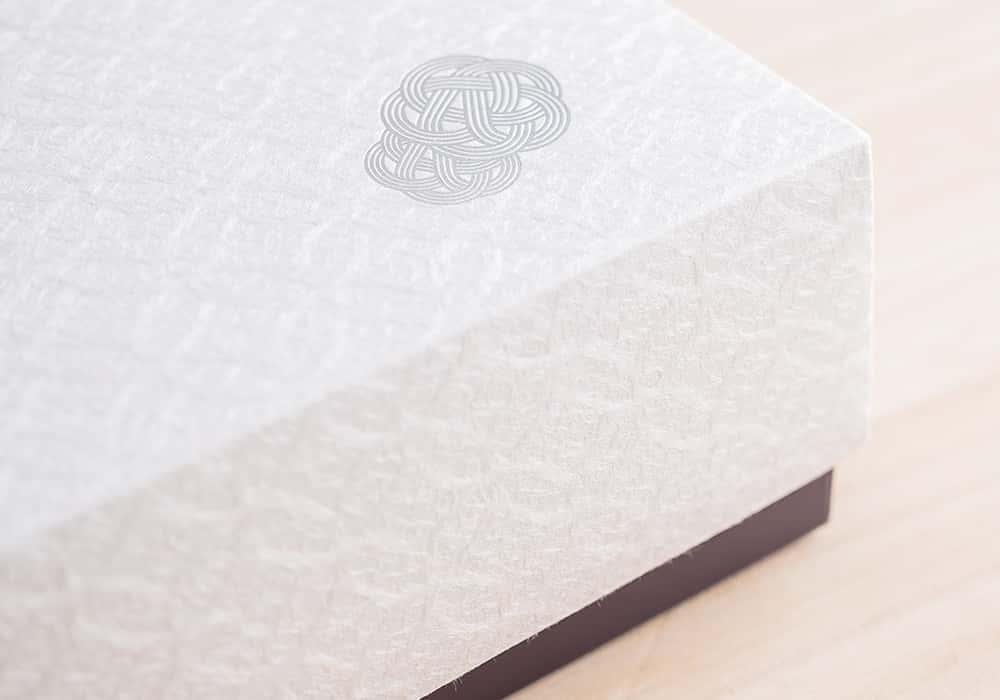 凛としたパッケージ